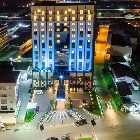 Krystal Palace Douala Luaran gambar