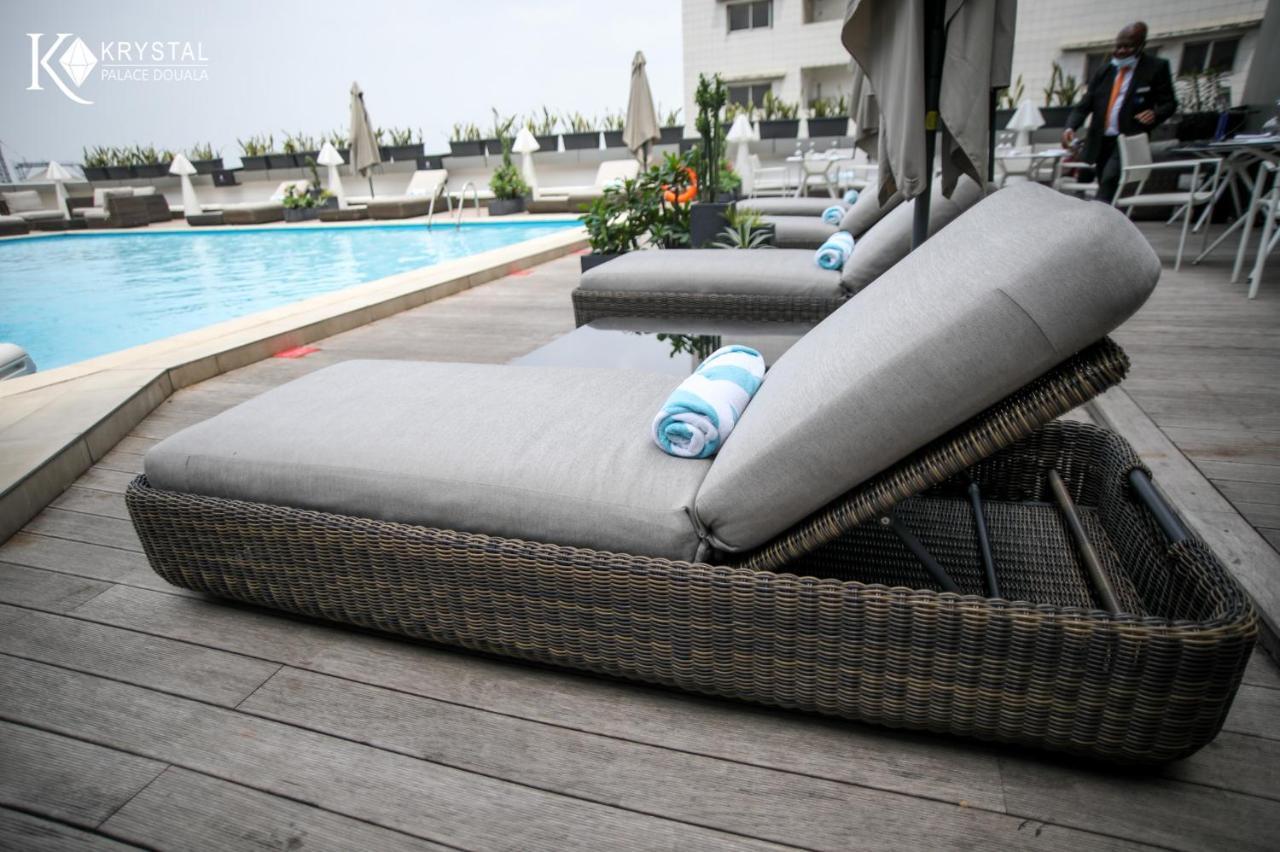 Krystal Palace Douala Luaran gambar
