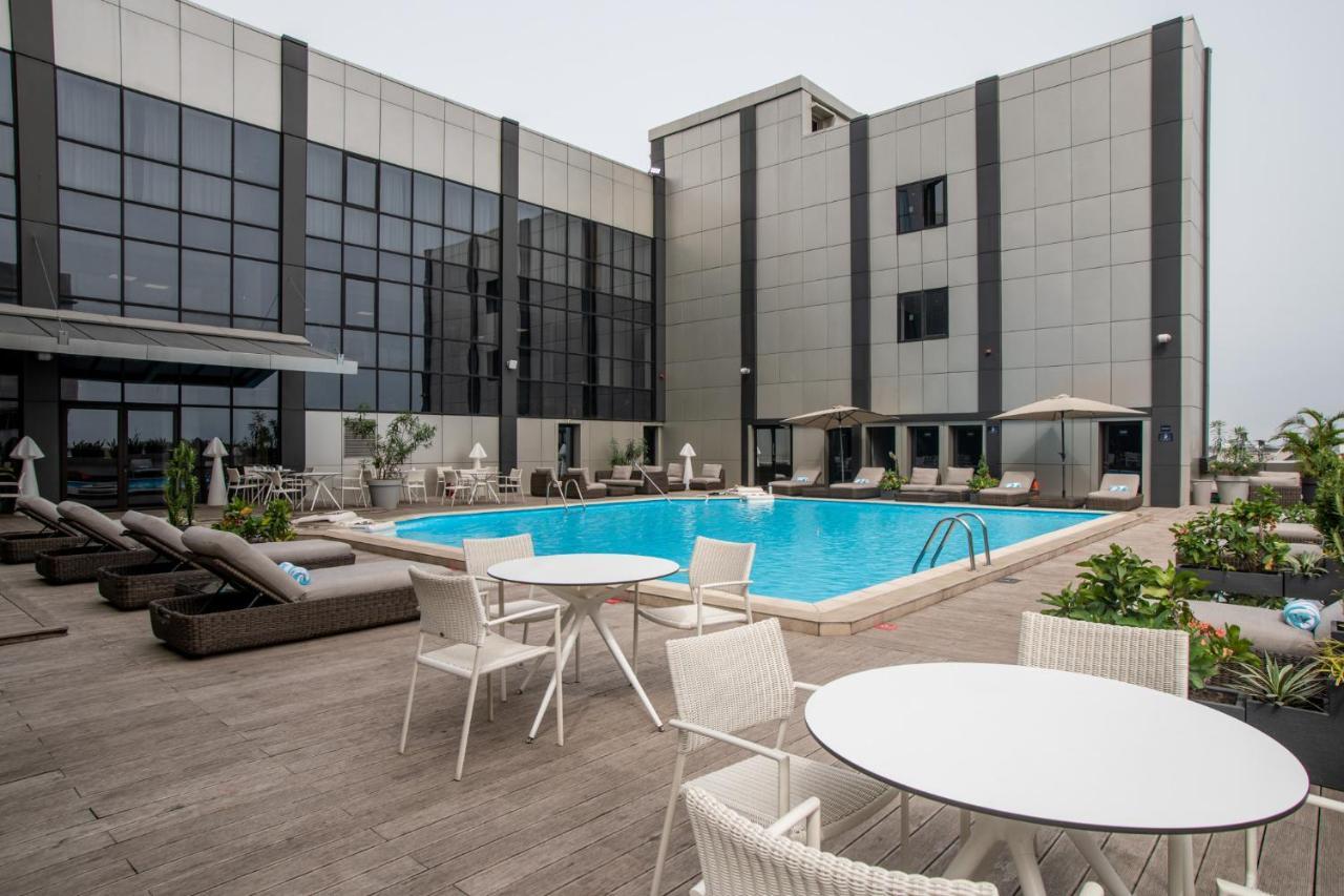 Krystal Palace Douala Luaran gambar