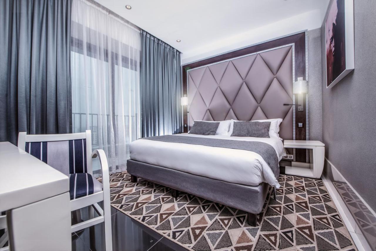 Krystal Palace Douala Luaran gambar