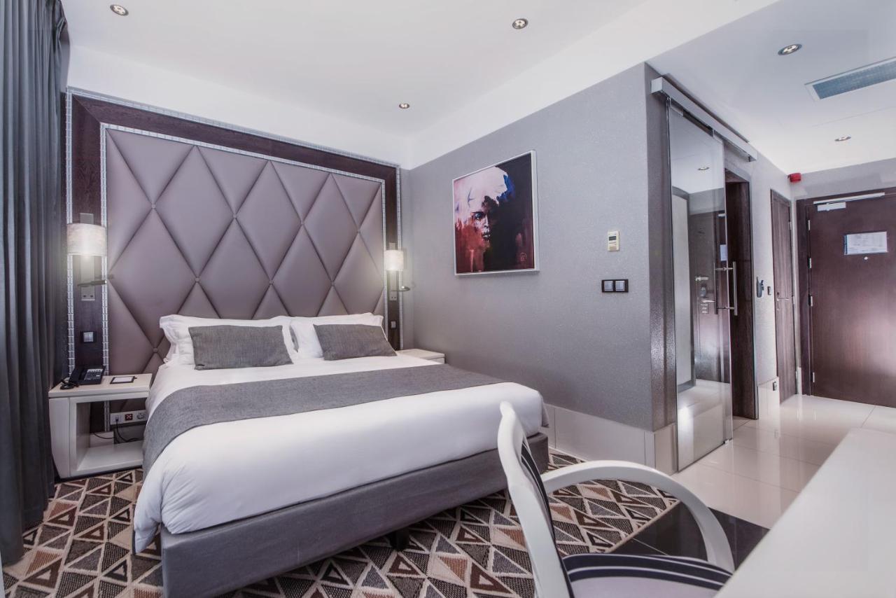 Krystal Palace Douala Luaran gambar