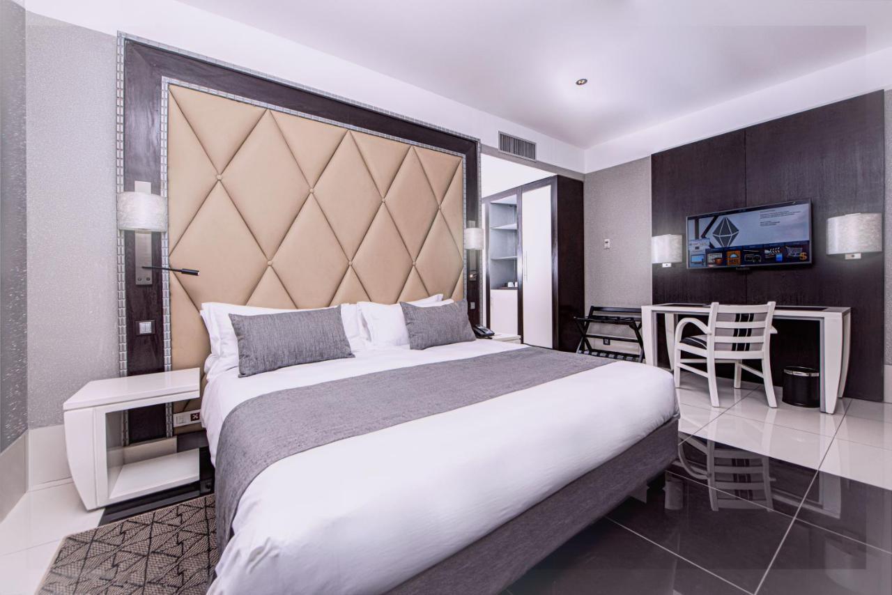 Krystal Palace Douala Luaran gambar