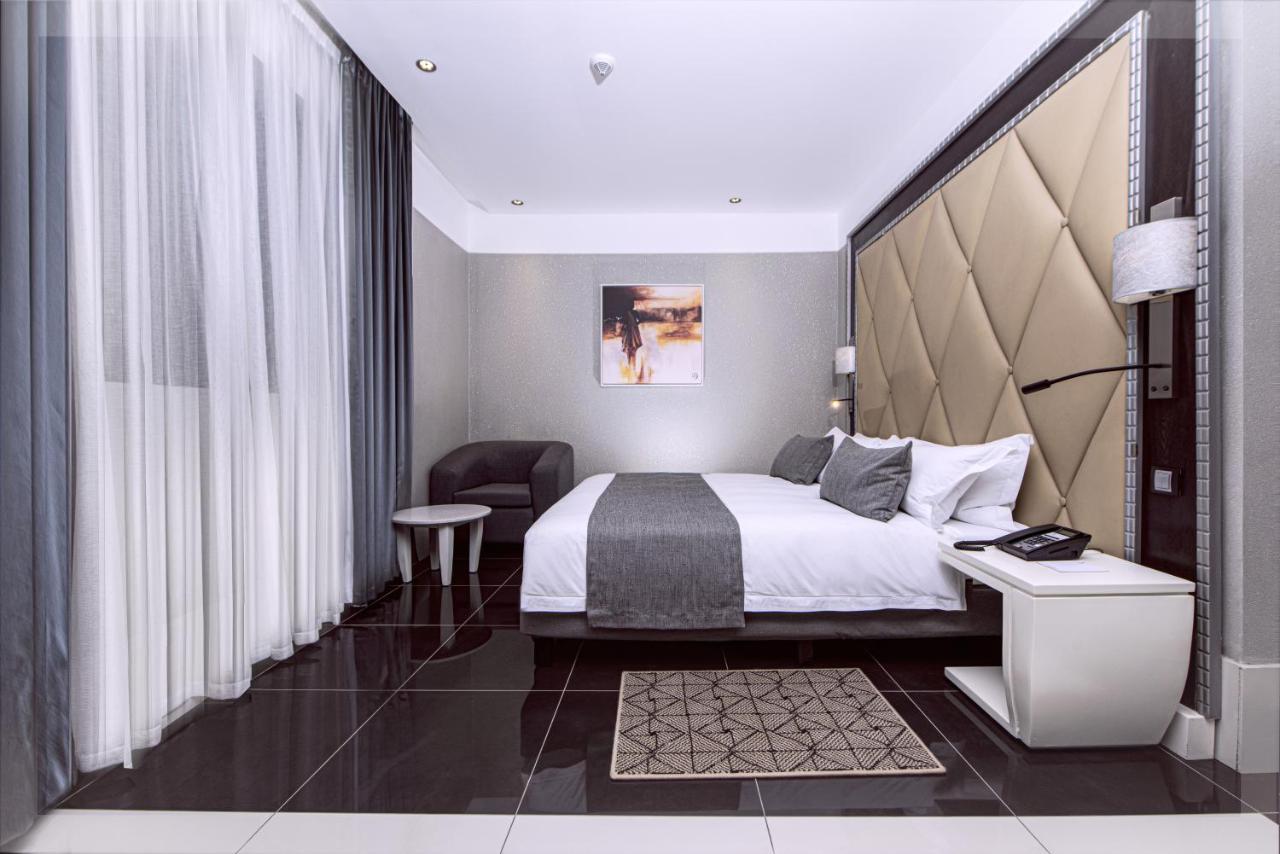 Krystal Palace Douala Luaran gambar