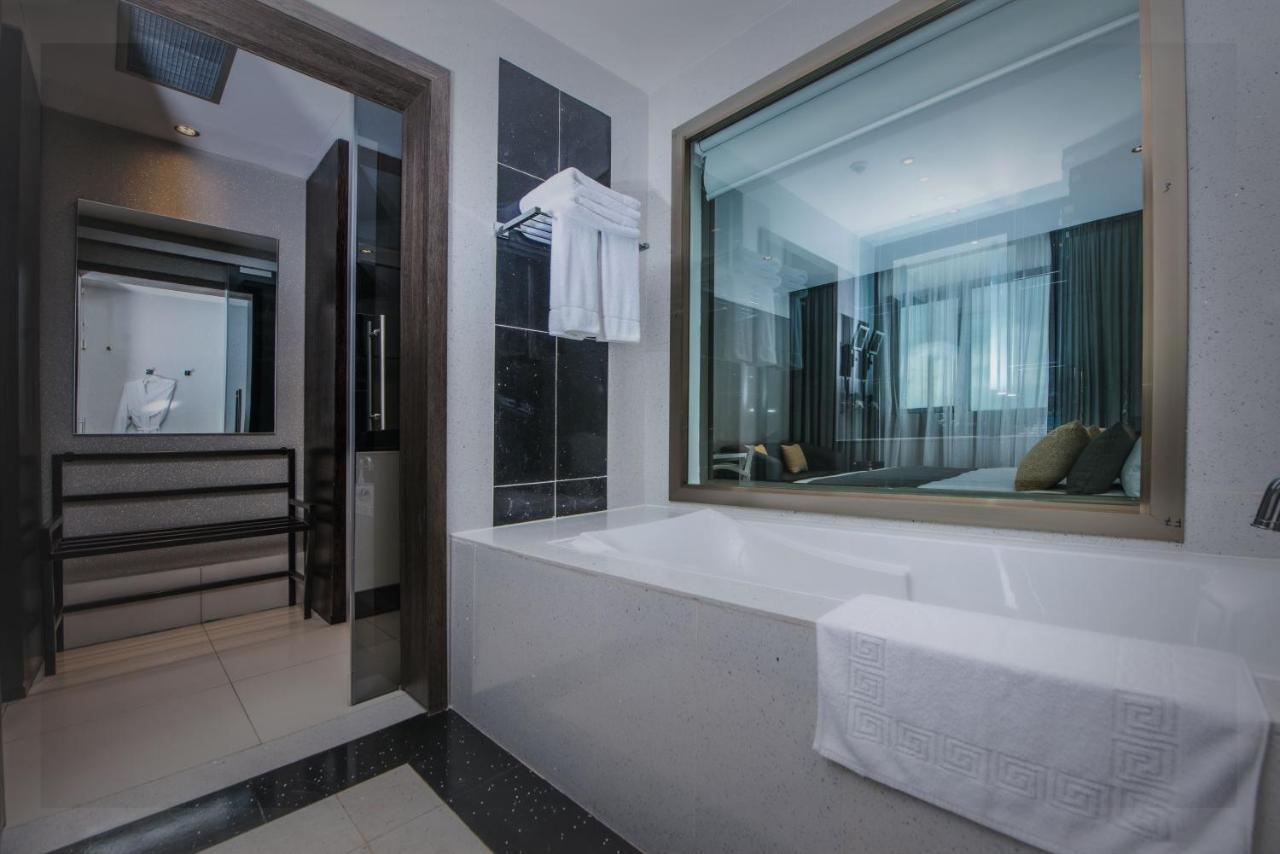 Krystal Palace Douala Luaran gambar