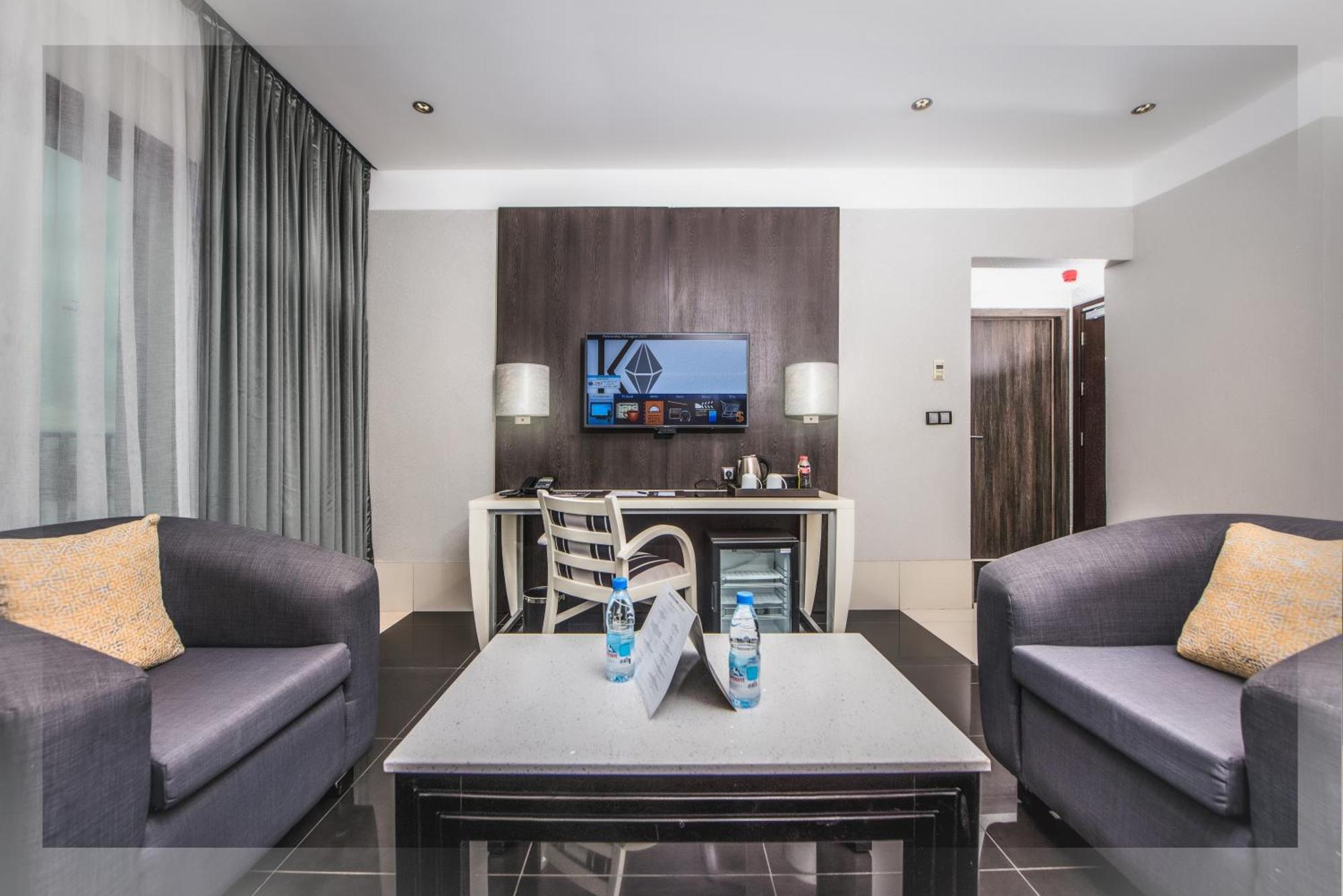 Krystal Palace Douala Luaran gambar